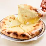 チーズナン/Cheese Naan（インド料理レストランアダルサ）
