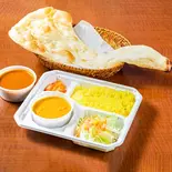 2種類のカレーAセット,ナン、ライス、サラダ、ドリンク( A set: 2 types of curry, naan, rice, salad, drink)(INDIAN RESTAURANT SAMOSA)