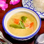 ゲーン・キョウワーン・ガイ Kaeng Khiao Wan Gai (Coconut Green Curry)（タイ屋台居酒屋 ガムランディー）