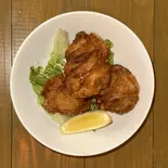 でっかい鶏の唐揚げ(ハーフサイズ)（居酒屋 卓治）