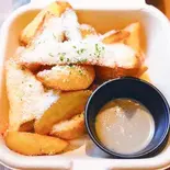 フライドポテト(アンチョビ＆チーズ)（炭火串焼厨房くふ楽 西船橋店）