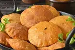 Poori (1Pc)プーリ(1Pc) 400円(ニルワナム 南インド料理レストラン 神谷町店 Nirvanam South Indian restaurant Kamiyacho branch)