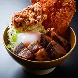 豚バラ角煮鶏から丼（うまかもん）
