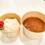 牛すじカレーとお惣菜のセット（AIR BRAIN）