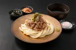 (冷)肉増し黒毛和牛の極太おうどん～温玉のせ～（黒毛和牛のおうどん 讃岐屋 新宿歌舞伎町店）