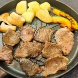 和牛一口カルビステーキ定食（ふくふく食堂）