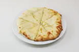 クリームチーズナン Cream Cheese Nan（TAMANG'S KITCHEN＆BAR）