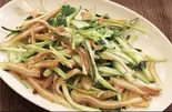 拌猪耳(豚ミミときゅうりの和え物)（星火 東北麻辣燙）