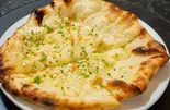 ガーリックチーズナン (Garlic Cheese Nan)(アナム本格インド料理)