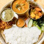 ダルバートサダ(ベジタリアン) Dal Bhat (Vegetarian)（INDIAN NEPALI RESTAURANT ＆ BAR THE OASIS CAFE）