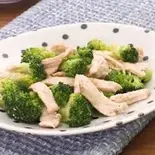 鶏胸肉とブロッコリーのサラダ（サラダディッシュアンドスパニッシュ カトルセ）