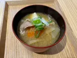 豚汁（おにぎり専門店波平）