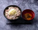 岩中豚のとろーりチーズ豚バラ丼（Soulmate Beach）