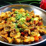 鉄板ウシガエル(干锅牛蛙)（聚香源）