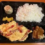 チャーシューと卵炒め・豚角煮・シューマイお弁当（蓮香園 新館）