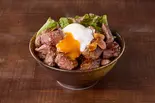 温泉卵のカットステーキ丼(150g)Soft Boiled Egg Cut Steak Bowl（肉テロ！肉たらしくてぎゅう 大井町店）