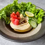 サラダぶっかけ讃岐うどん(冷)/Sanuki udon noodles with salad bukkake（讃岐うどん 山田家 東京錦糸町店 SANUKIUDON YAMADAYA TŌKYŌKINSITYŌTEN）