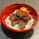 【肉100g】柔らかジューシー！タレ飯まで旨い！絶品牛ハラミ丼(キムチ付)（牛タコスと焼肉丼）