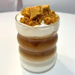 ダルゴナカフェラテ（【アサイーボウル＆グリークヨーグルト】 Amu's cafe）