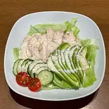 鶏ハムとアボカドのサラダ（Cafe＆Bar Manul）