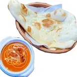 バターチキンカレーとナンセット。Butter Chicken Curry and Nan Set（ネパールインド料理サラソティ Nepali Indian Restaurant Saraswati）