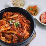 タッカルビ丼(韓国惣菜3品付,ご飯大盛り無料)（韓国家庭料理ジャンモ 聖蹟桜ヶ丘店）