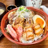 【定番】角煮のからあげ丼（角煮のからあげ 豚の角煮丼 -豚玄角-）
