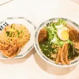 太肉(ターロー)細麺とチャーハンと餃子セット(熊本桂花ラーメン新宿西口店)