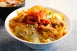 キムチの親子丼とわかめスープ Kimchi oyakodon and seaweed soup（【出汁の親子丼】鶏ヶ屋～西浅草店～）