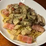 【倍盛り黒烏龍茶セット】燻製ベーコンのペペロンチーノパスタ(喫茶&BAR とのっず)