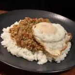 【大盛り+黒烏龍茶セット】ガパオライスと黒烏龍茶セット(喫茶&BAR とのっず)