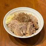 豚大盛り汁なし麺並(200g)（我が豚は天地とひとつ）