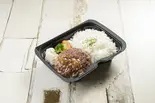 【シャリアピンソース】こだわりのハンバーグ弁当（特製ソースが自慢！大判ハンバーグ弁当ロータス）
