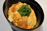 自家製あげと有精卵の「木の葉丼」(そば居酒屋るちん)