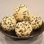 ごま団子(芝麻球)2個（屯舍 麻辣湯 大阪第1ビル店）