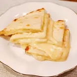 【人気No.2】チーズナン/Cheese Nan（ダンニャバドインドネパールレストラン）