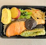 【名物】ぶ厚いしゃけ弁当(toto vege トトベジ)