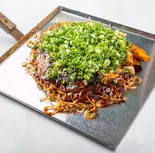 そば肉玉・イカ天・たっぷり青ネギかけ（八昌）