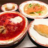 「サーモンのブリニ包み」セット Salmon with Pancake / Borsch / Meat Piroshki / Sharlotka Cake(Cafe RUSSIA (カフェロシア) ロシア/ジョージア料理専門)