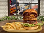 フライドオニオンBBQバーガー【FRIED ONION BBQ BURGER】（創業21年プレミアムバーガーの店 UNCHAIN DINER）