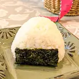 おにぎり(鮭)（70’s cafe）