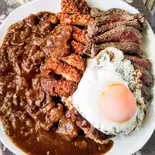 牛スジにーせーカレー（肉バル ヒッキーズ）