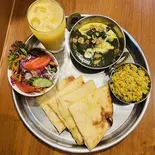 Cheese NanOne Curry Lover Set チーズナン・カレー1種・カレー好きセット（NAMASTE ASIAN KITCHEN AND HALAL SHOP）