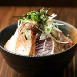 藁焼き海鮮づけ丼（藁焼き 居酒茶屋 鑪）