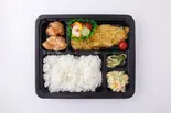 鮭の香草焼き弁当（菜食美つき朋）