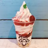 ストロベリーパンナコッタソフト（Jewel クレープ・アイス専門店）