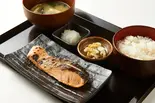 サーモン塩焼き定食（しんぱち食堂 蒲田店）