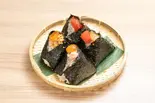 おにぎりねぎとろ×卵黄醤油漬け(1個)（炉ばた焼き日本酒 笑小屋）