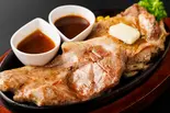 カントリーチキンとポークステーキのコンビ(単品)（ステーキ＆ハンバーグ専門店 肉の村山）