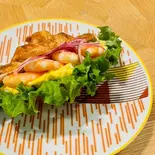 クロワッサンサンド(えびチリ卵)（STONE Cafe）